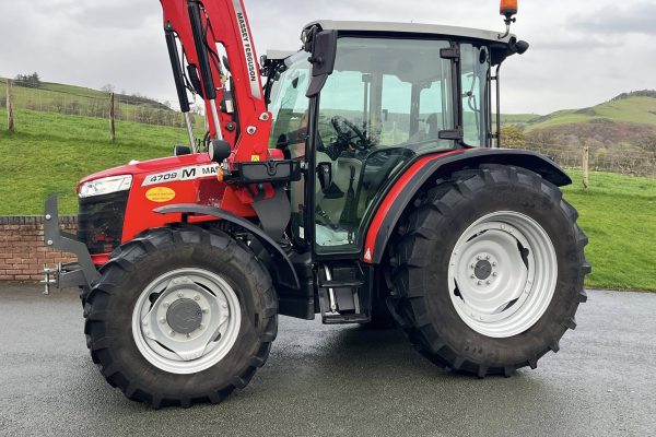 Massey Ferguson 4709M