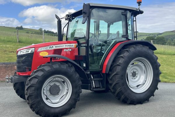Massey Ferguson 4710M