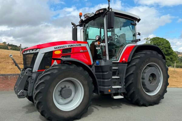Massey Ferguson 8S.305