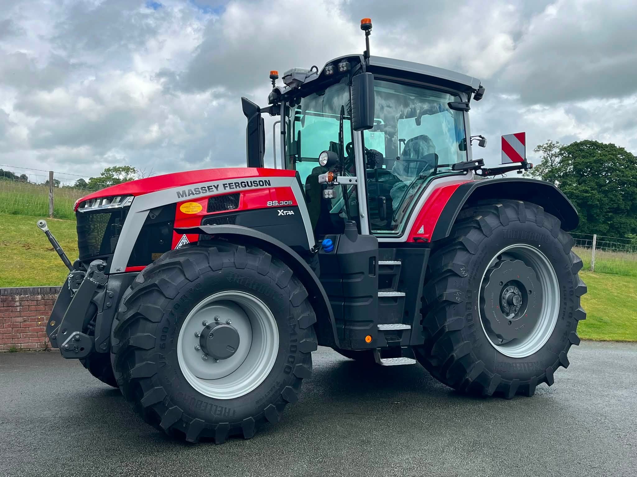 Massey Ferguson 8S 305