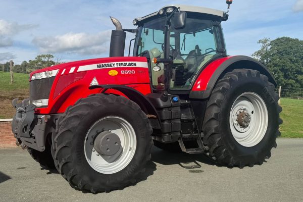 Massey Ferguson 8690