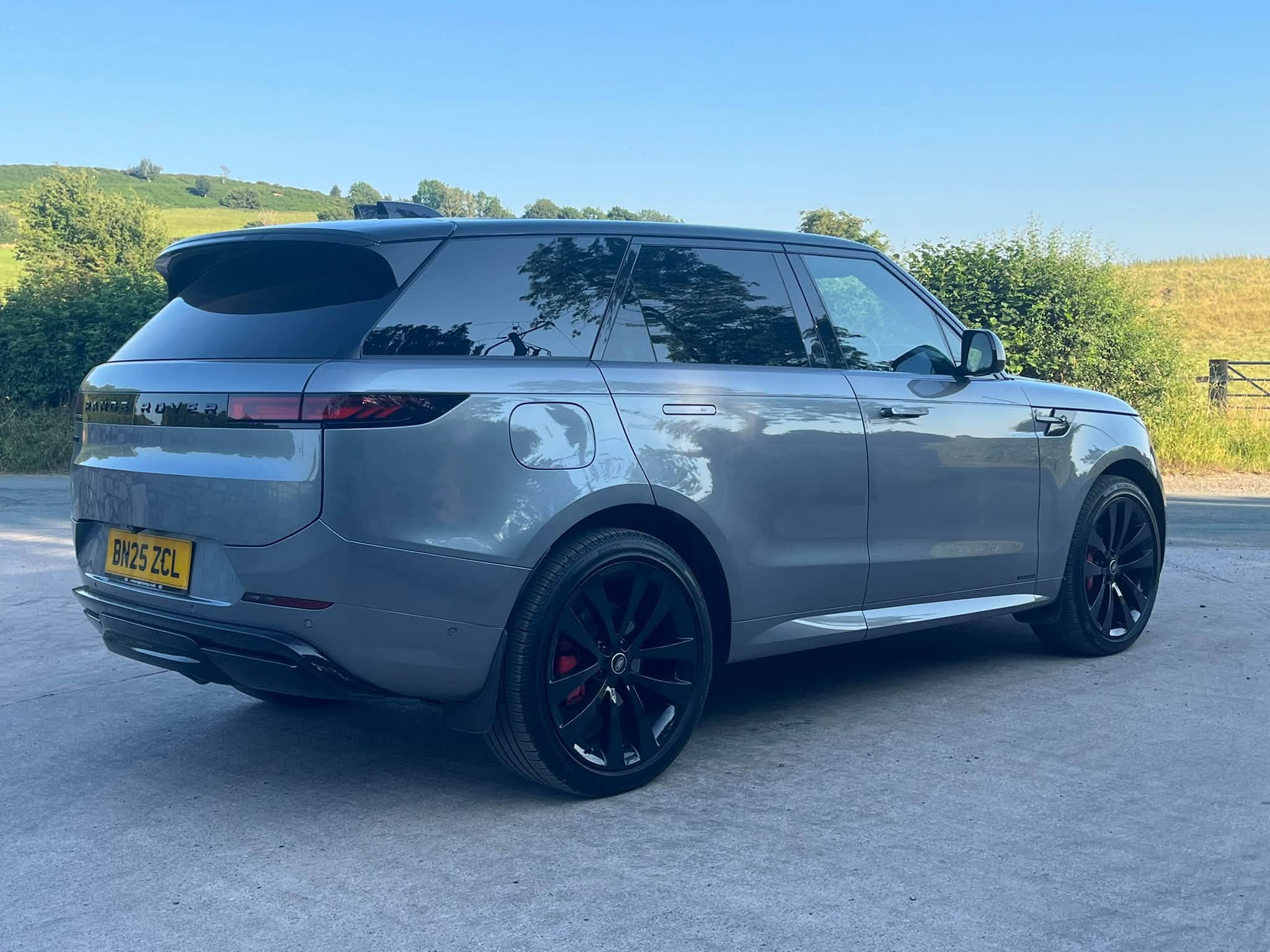 Range Rover Sport D300 Autobiography - Image 3